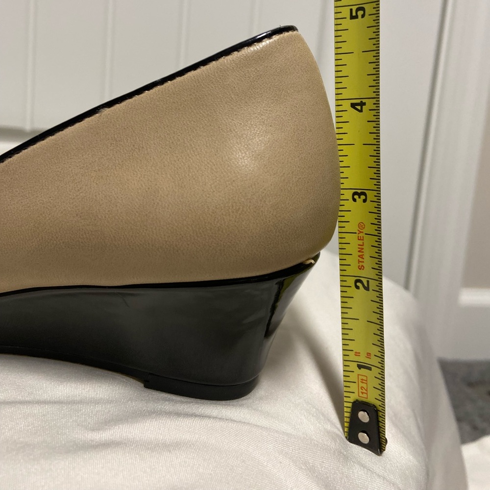 Tan wedges - Picture 2 of 6